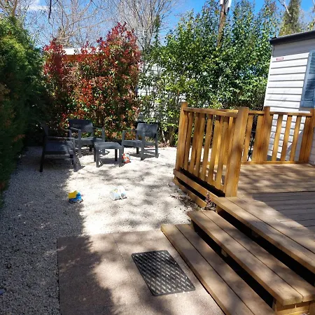 Campsite Mobil Confort 6 Personnes Climatise Au Pied Du Luberon